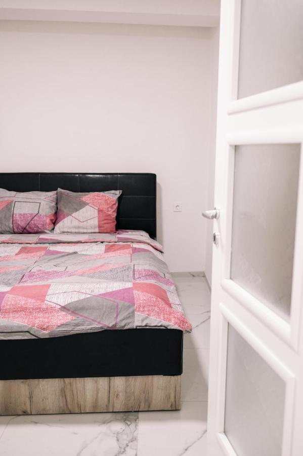 Down Street-Old Town Apartment Ohrid Bagian luar foto